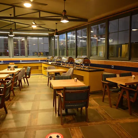 Oasis Hotel 3*