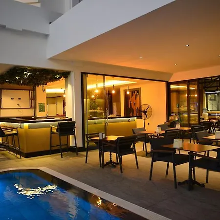 فندق Oasis 3*