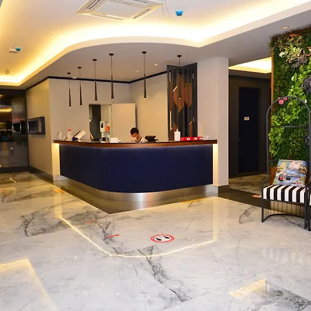 فندق Oasis 3*